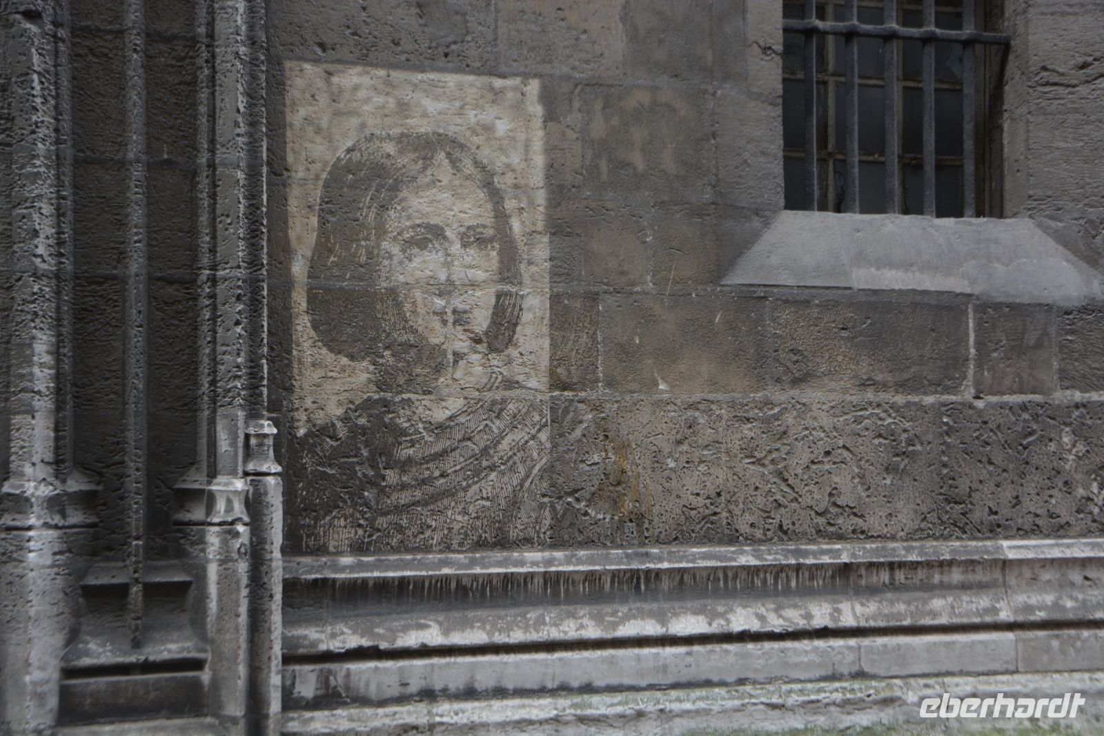 Jeanne dArc auf der Mauer verewigt