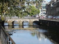 am Fluss Odet gelegen