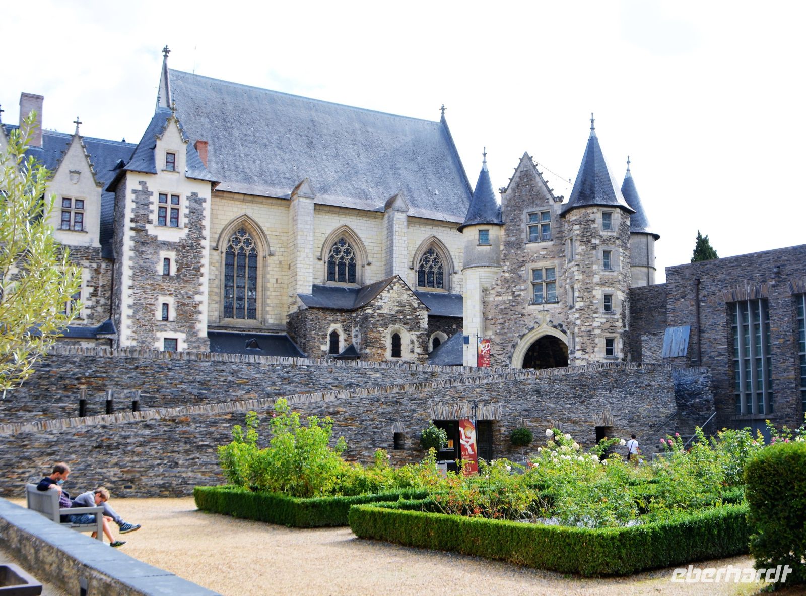 im Schloßhof von Angers