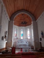 Kirche von Avoine: Innen mit Mahagohni- Decke