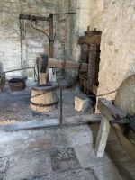 Abtei Fontenay, alte Schmiede mit wieder hergestellter Hammermühle