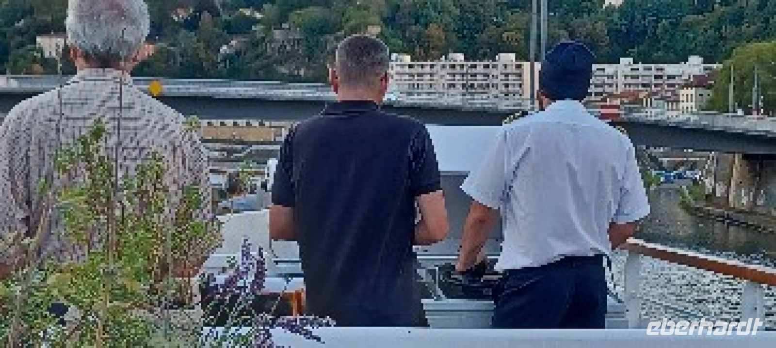 A-Rosa- 2 Kapitäne lotsen durch die Brücken von Lyon