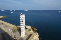 Tag 4 05.10.2023 Antibes, Säule am Meer, Bernhard Pages