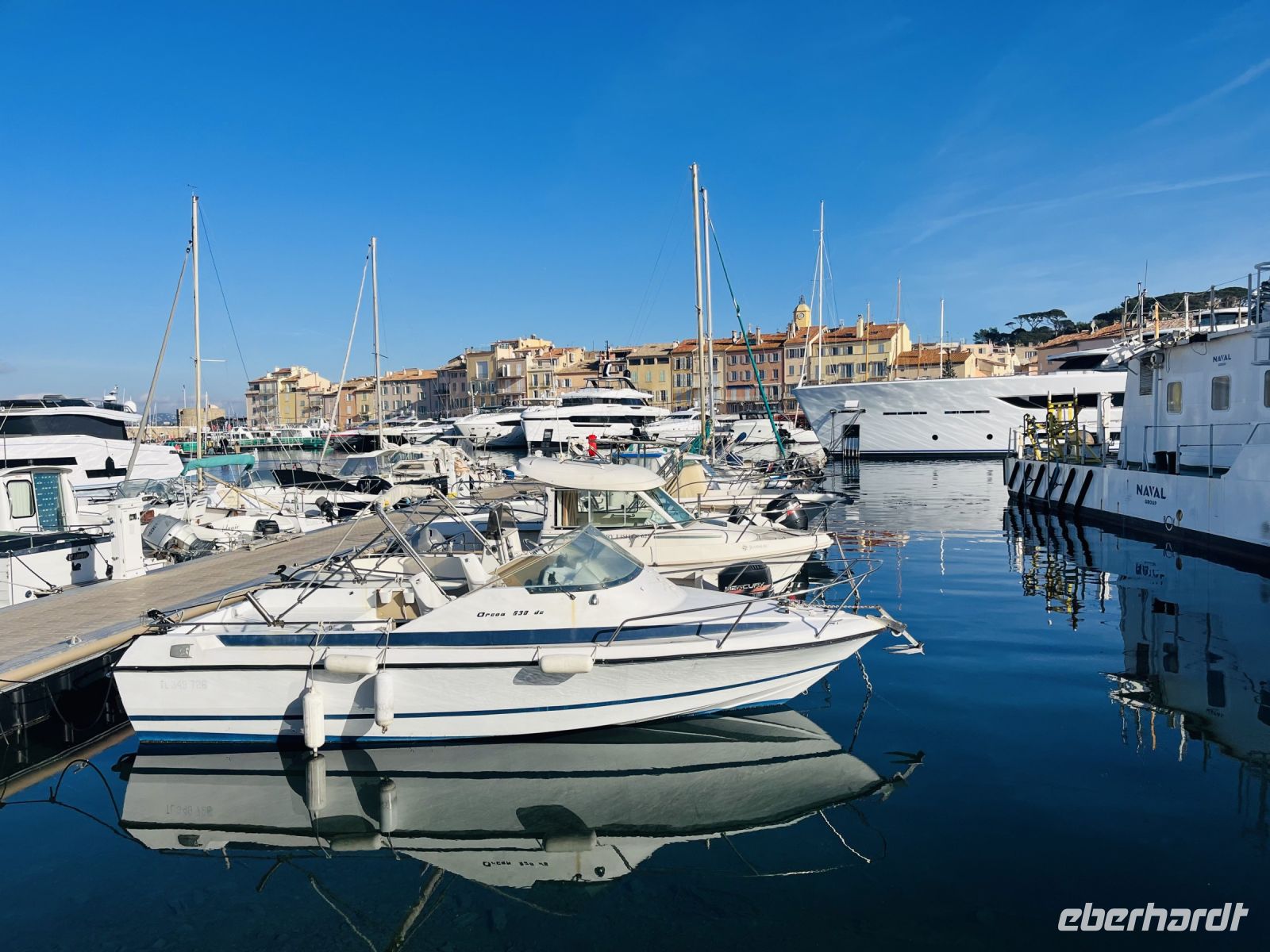 Blick vom Hafen in Saint-Tropez