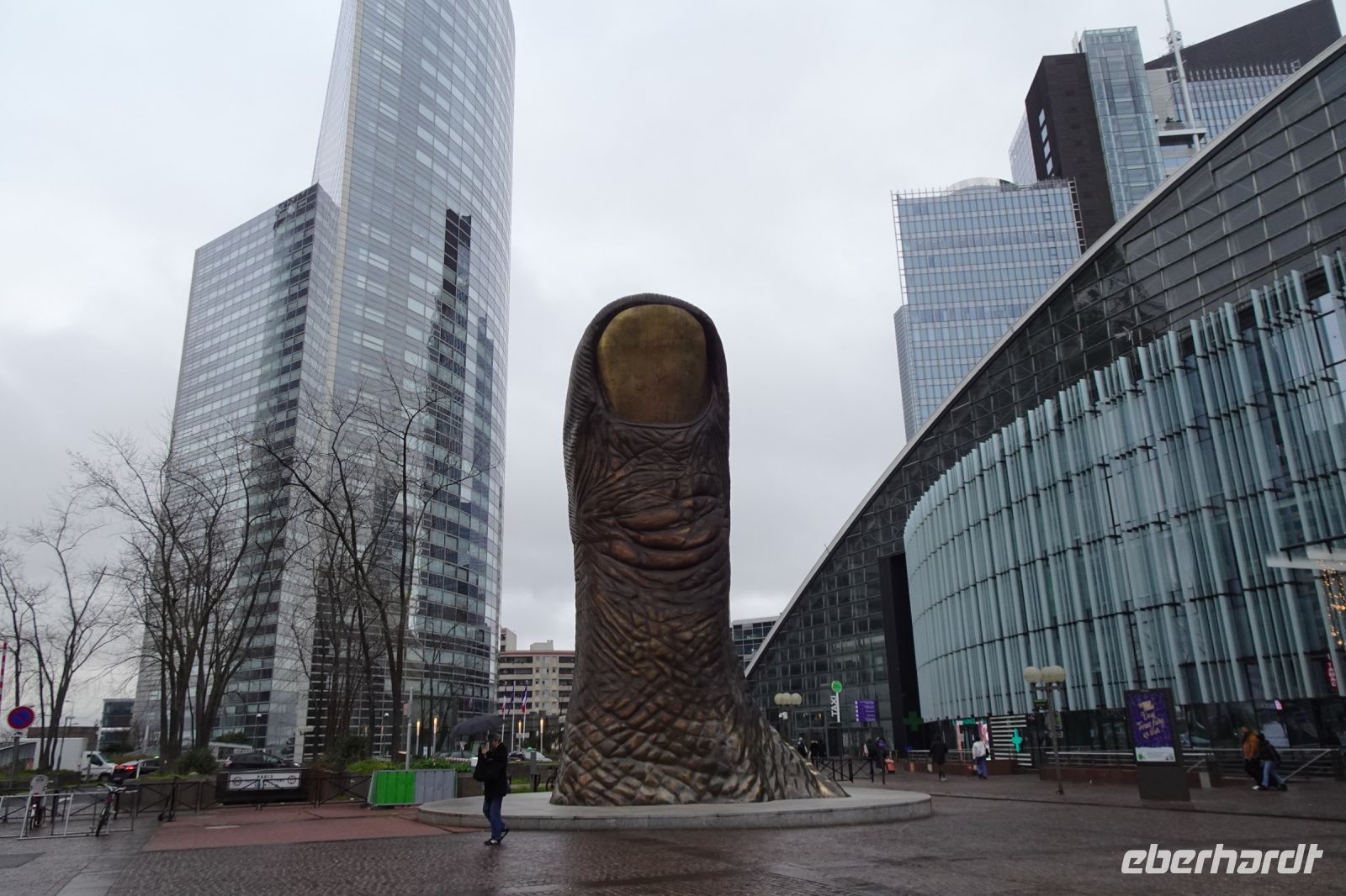 Tag 3, 30.12.2023 Ausflug nach La Défense, der Daumen von César