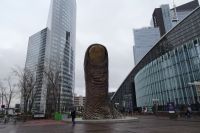 Tag 3, 30.12.2023 Ausflug nach La Défense, der Daumen von César