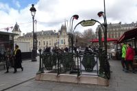 Tag 1, 28.03.2024 Entdeckerspaziergang, Métro Station, Place St. Michel