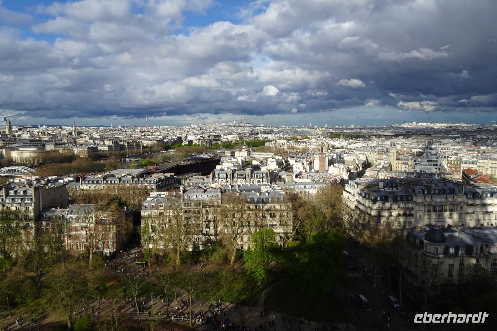 Tag 4 31.03.2024, Blick vom Eiffelturm über Paris