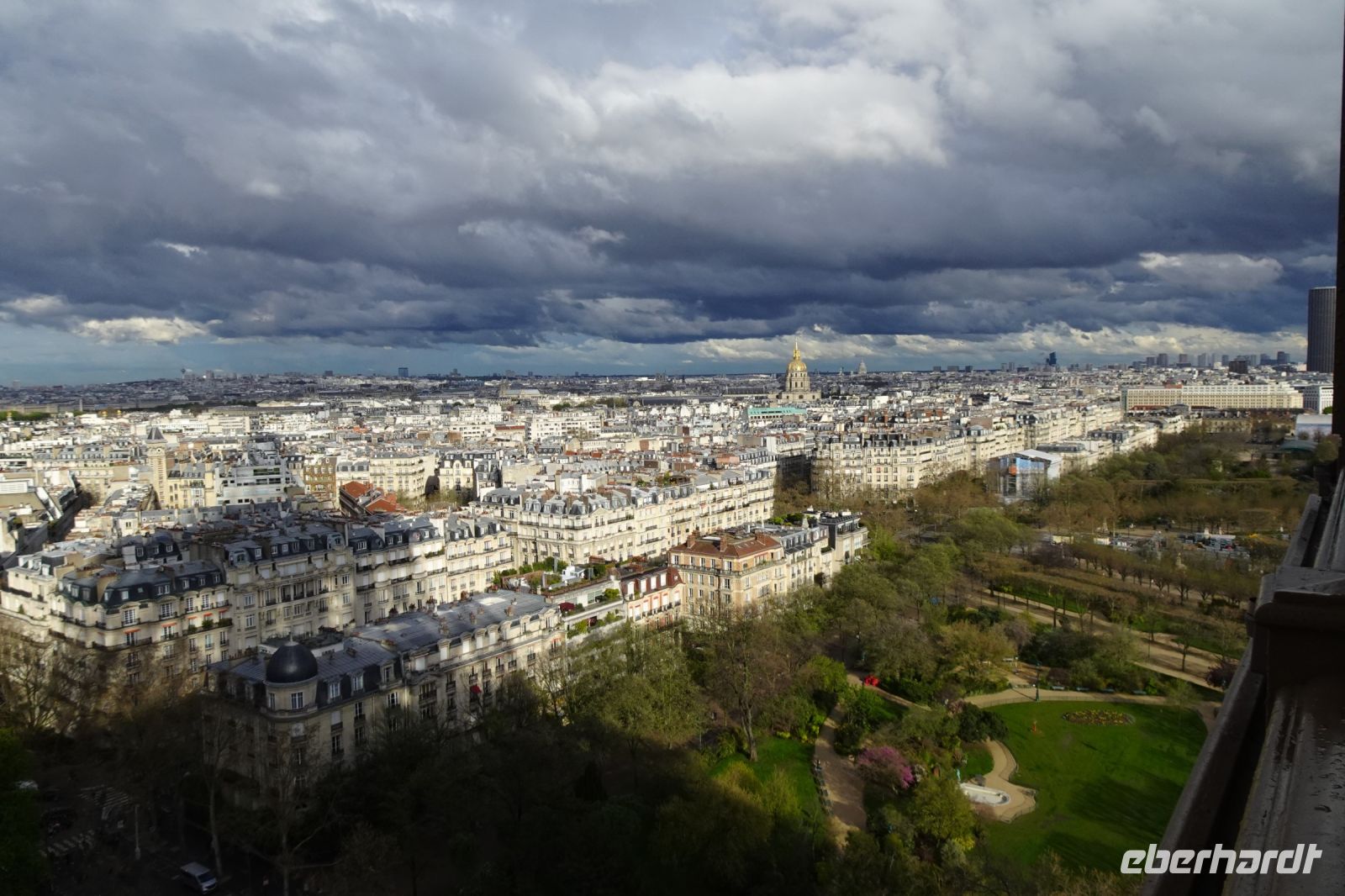 Tag 4 31.03.2024, Blick vom Eiffelturm über Paris