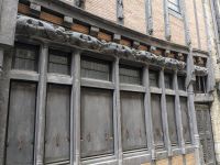 Le Mans, eine der geschnitzten Hausfassaden der Innenstadt.jpg