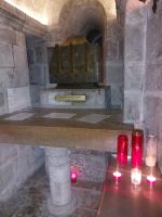 Abbaye de Fleury: Krypta mit Reliquen des Heiligen Benedikt