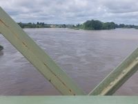Sully-sur-Loire: Blick von der Loire-Brücke bei Hochwasser