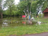 Überall überschwemmte Sportplätze 