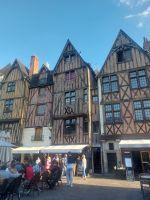 Tours: am Place Pumereou - Hier herrscht reges Jugendleben!