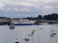 Saint-Malo Blick von der Stadtmauer zum Fährhafen