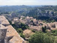 Provence Intensiv - Blick vom Burgberg auf das Dorf von les Baux