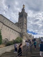 Provence Intensive - Aufstieg zur Kirche Notre Dame in Marseille
