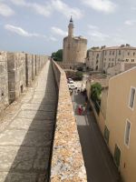 Provence Intensiv - Blick auf Wehrgang und Tour de Constance in Aigues Mortes