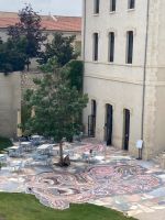 Provence Intensiv - Die Cafe-Terrasse im Luma-Komplex in Arles