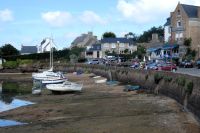 im Hafen von Ploumanach an der Rosa Granitküste