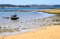 Strand von Carantec mit Booten