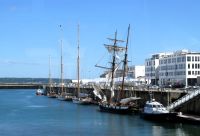 alte Schiffe im Hafen von Brest