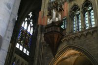eine Schwalbennestorgel in der Kathedrale von Metz