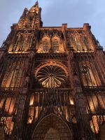 Strasbourg im Sommer mit Lichtspiel an der Kathedrale 