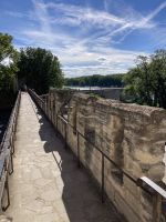 Blick auf die Stadtmauer von Avignon