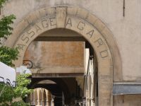 Eingang zur Einkaufspassage in Aix-en-Provence