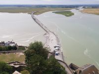 Mont St. Michel Blick auf die neue Brücke