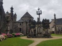 Guimiliau Kirchhof mit Kalvarienberg