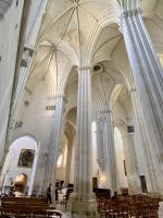 RADREISE LOIRE 3.-11.9.24: Im Inern der Kirche St. Martin in Candes