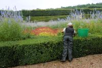 die Arbeit der Gärtner/-innen in Villandry