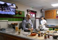 in einer Schokoladen-Werkstatt in Espelette