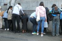 Heiliges Wasser zum Abfüllen in Lourdes