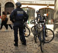 Polizei auf Fahrrade kommt schneller durch