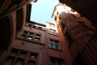 in einem Traboule (Durchgänge zwischen Hausfluren unter Nutzung der Innenhöfe