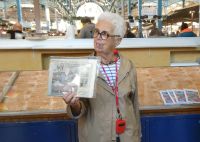 unsere Stadtführerin hat immer einen Witz parat