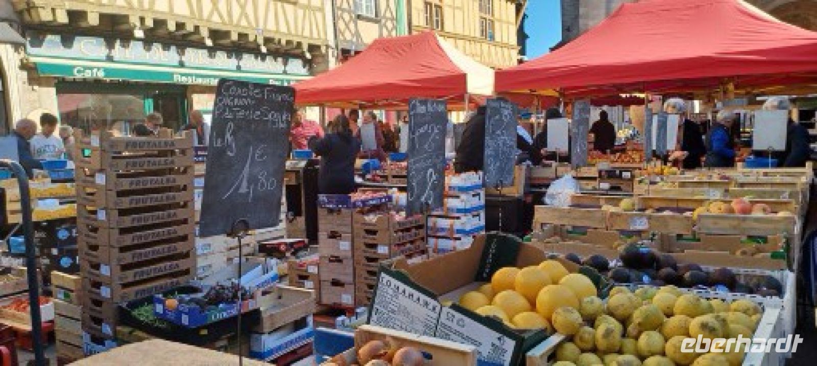 Marktauslagen auf dem Sonntagsmarkt