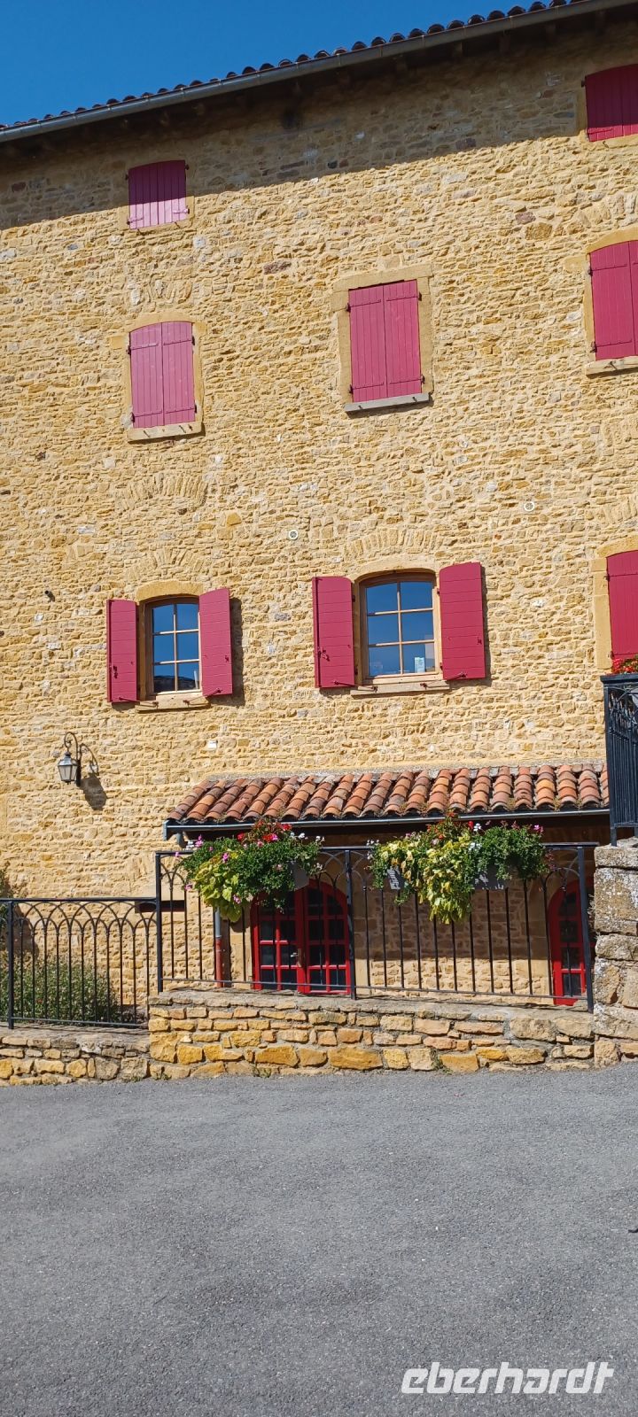 kleine Fenster schützen vor der Sonne 