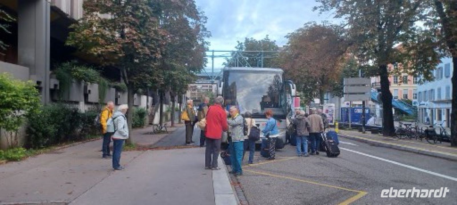 Kofferladung vor dem Novtel in Straßburg