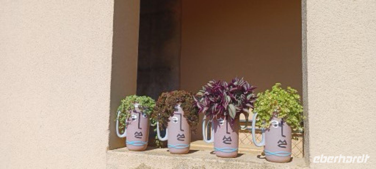 Schmuckwerk auf dem Weingut  von Dominique Guillard