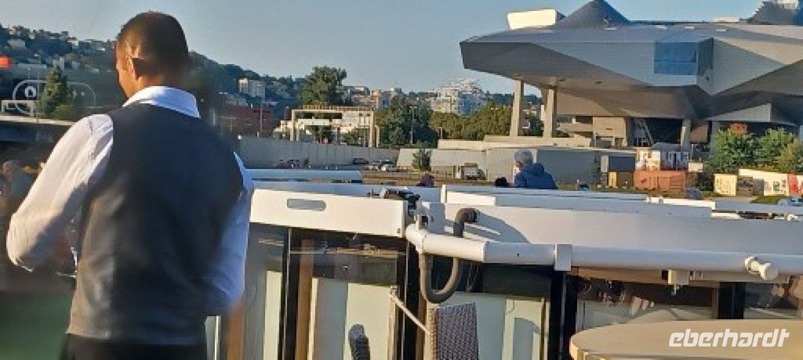 Lyon Ausfahrt: im Hintergrund Kirche Notre Dame