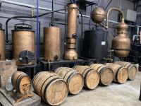 Burgund vom Feinsten - Destillerie-Geräte im Cassissium