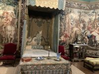 Burgund vom Feinsten -Ein Zimmer im Schloss von Cormatin
