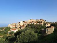 20241015_094755, an den Felsen geschmiegtes Dorf in der Balagne.jpg