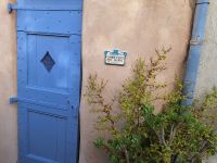 20241015_095819, Türschild aus der lokalen Keramikwerkstatt.jpg