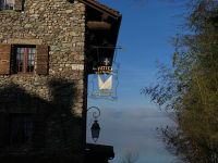 Hotel mit Wappen von Savoyen