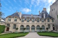 Tag 04 Spaziergang durchs Marais 01 Im Garten des Hotel de Sully